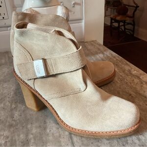 NWOT Ugg Brienne suede boots